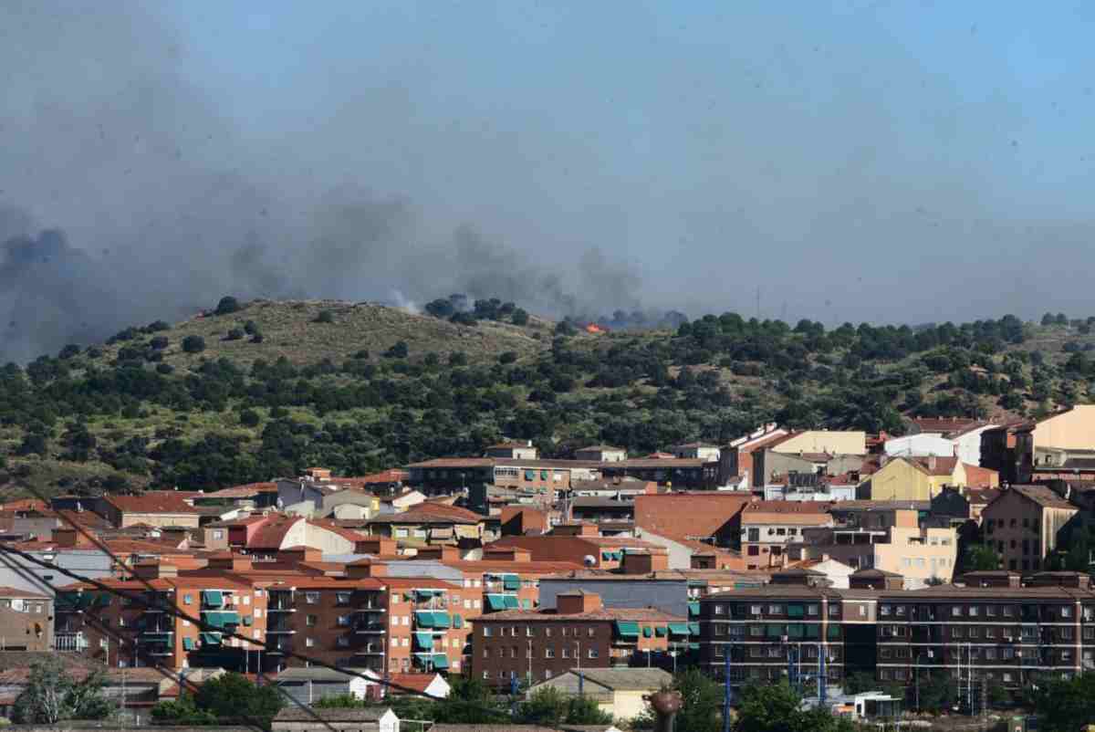 Imagen del incendio en la Academia de Infantería. Foto: Rebeca Arango.