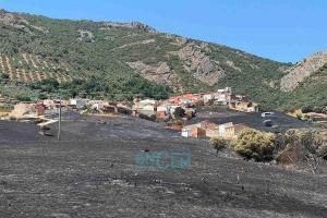 Las llamas se quedaron a escasos metros de las viviendas en Huertezuelas
