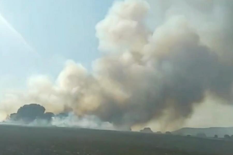 Incendio forestal en Albendea (Cuenca), en el que trabajan medios aéreos, terrestres y 30 personas