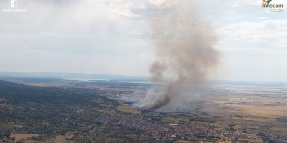 Vista aérea de incendio en Lagartera. Imagen: Perfil oficial del Servicio de Prevención y Extinción de Incendios Forestales de Castilla-La Mancha.