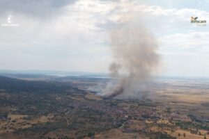 Vista aérea de incendio en Lagartera. Imagen: Perfil oficial del Servicio de Prevención y Extinción de Incendios Forestales de Castilla-La Mancha.