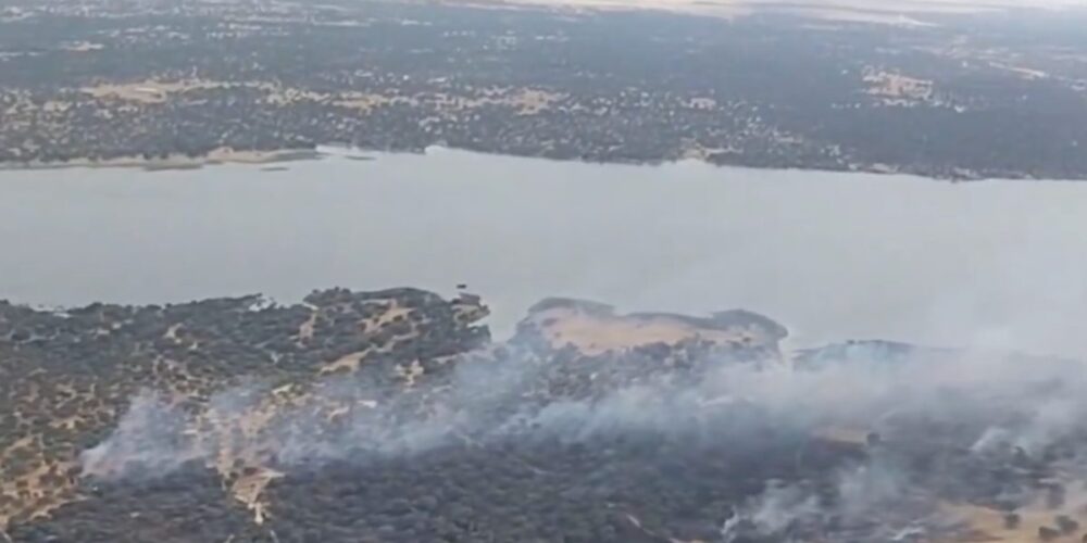 Incendio forestal en Navalcán (Toledo). Foto: Infocam.