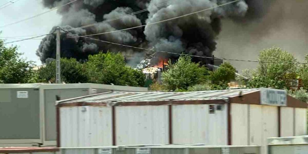 Incendio en una chatarrería, en Yuncler.