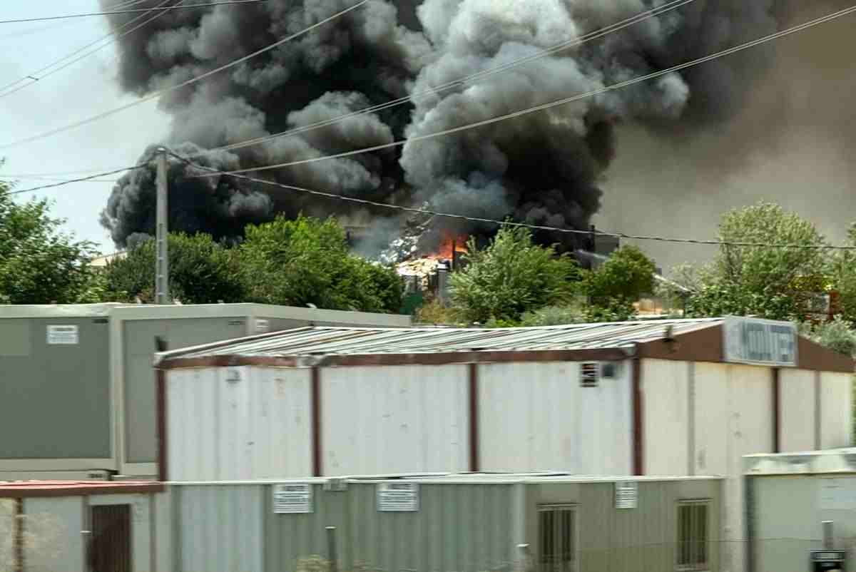Incendio en una chatarrería, en Yuncler.
