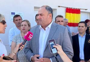 Julián Martínez Lizán inauguró una cooperativa de pistachos en Madridejos.
