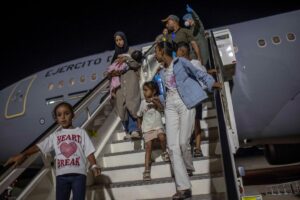 España ha evacuado a 20 niños y niñas palestinos para brindarles atención sanitaria. Foto;: @sanidadgob