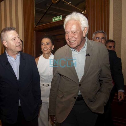 Emiliano García-Page y Felipe González. Foto: Rebeca Arango.