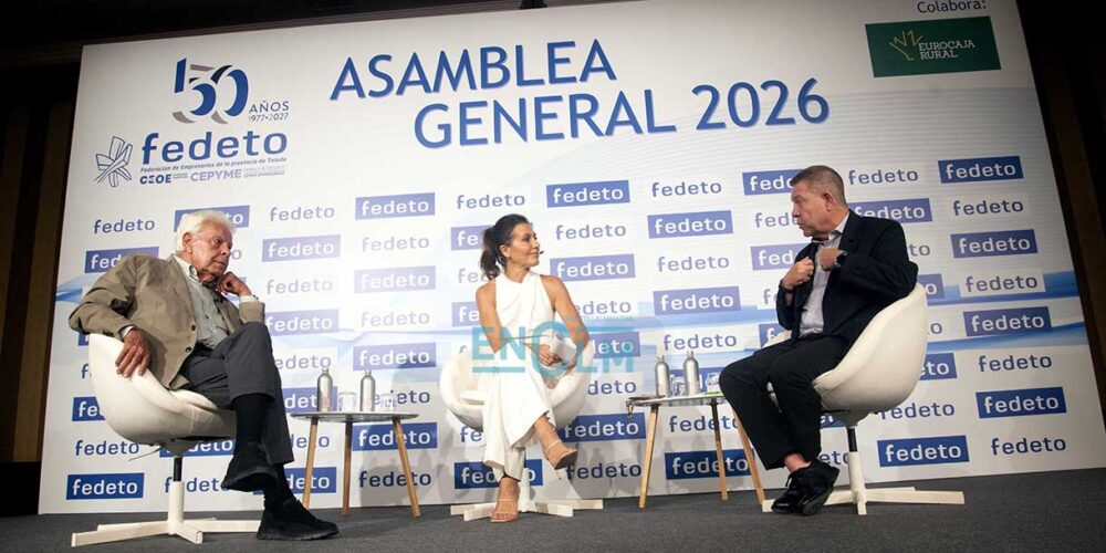 Felipe González y Emiliano García-Page, en un coloquio organizado por Fedeto. Foto: Rebeca Arango.