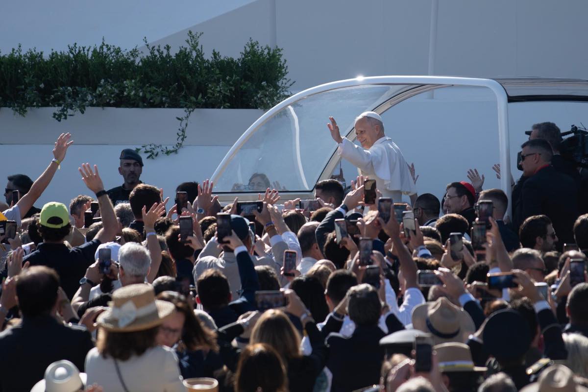 El Papa León XIV llega en papamóvil a la Plaza de Cibeles. El papa León XIV llega en papamóvil a la Plaza de Cibeles. - Fernando Sánchez - Europa Press