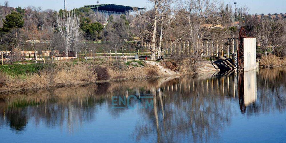 El Tajo a su paso por el parque de Safont en Toledo.