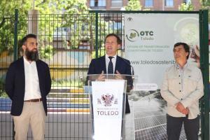 El alcalde, en el acta de replanteo para instalar placas solares en la ECEF.