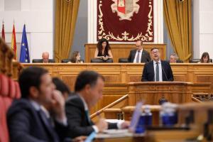 Intervención del consejero de Educación, Amador Pastor, en el pleno de las Cortes de Castilla-La Mancha.