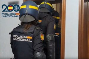 Imagen de una de las intervenciones de la Policia Nacional en un piso.