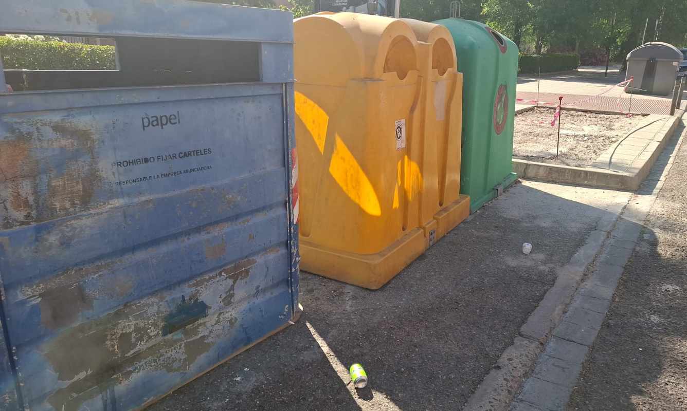 Contenedores usados instalados en el barrio del Polígono.