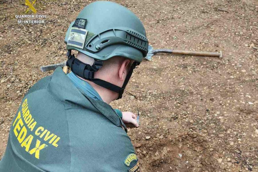 Los Tedax hallaron unos cohetes granífugos en Daimiel (Ciudad Real) que detonaron en una cantera de Ocaña (Toledo)