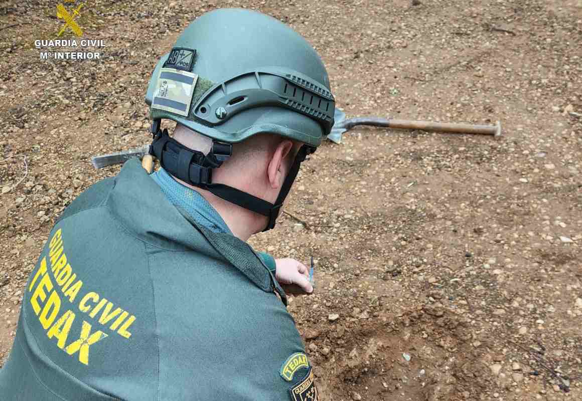Un agente Tedax en acción.