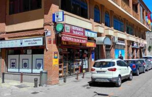 Administración situada en la travesía de la Estación de Autobuses.