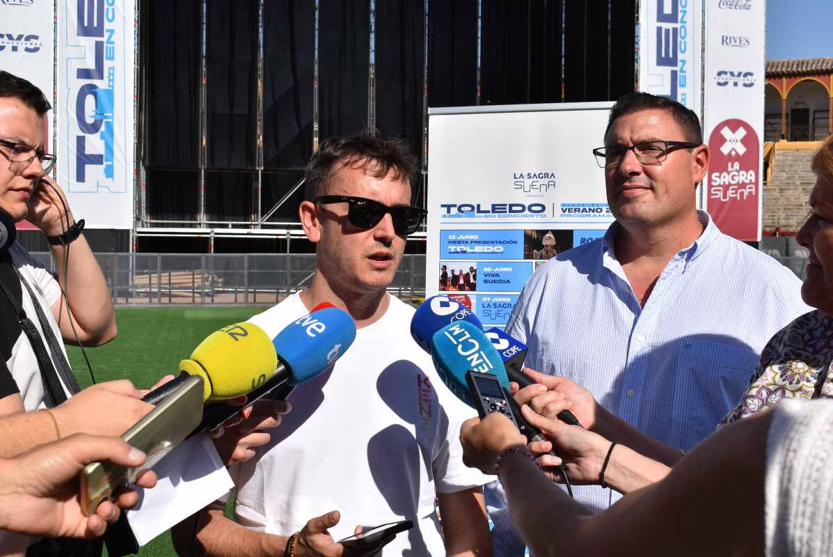 El director general de SYS Producciones, Marco Givica, junto al concejal de Juventud y Festejos, José Vicente García-Toledano.