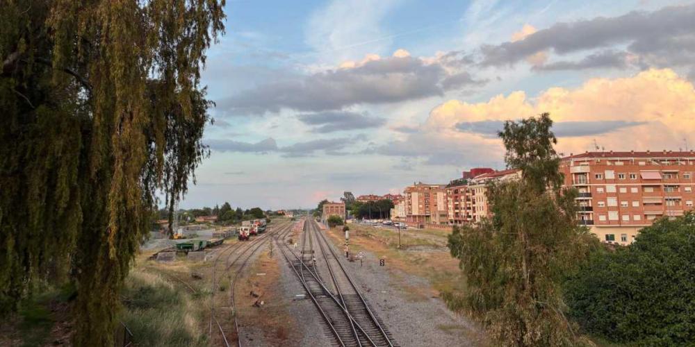 Las vías del tren a su paso por Talavera de la Reina (Toledo). Foto: ENCLM/David Engenios