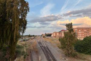 Las vías del tren a su paso por Talavera de la Reina (Toledo). Foto: ENCLM/David Engenios