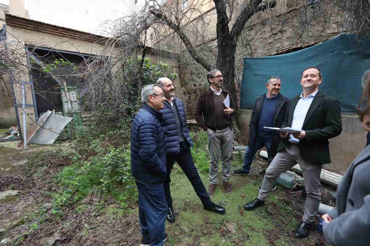 Visita a los terrenos donde se edificarán las 13 viviendas de Santa Bárbara.