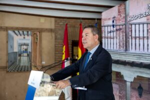El presidente de Castilla-La Mancha, Emiliano García-Page, en la inauguración de la Almazara del Marqués