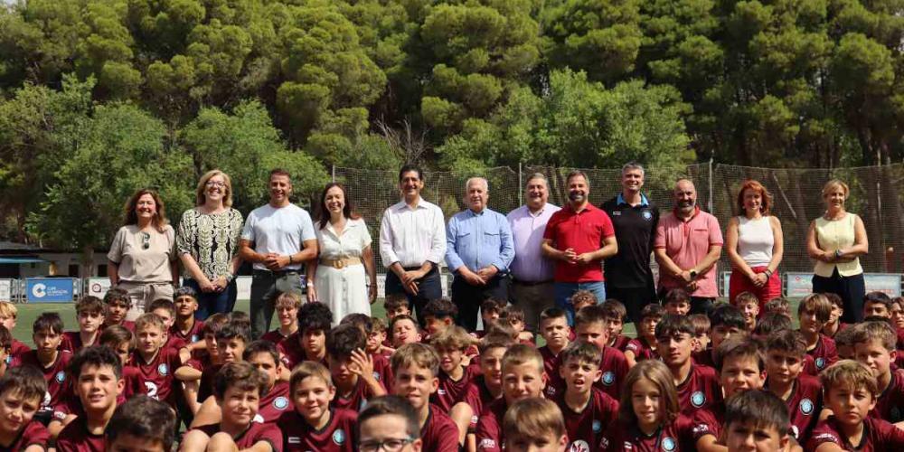 El vicepresidente segundo ha visitado el campus Andrés Iniesta Academy