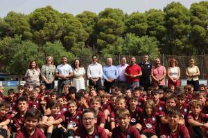 El vicepresidente segundo ha visitado el campus Andrés Iniesta Academy