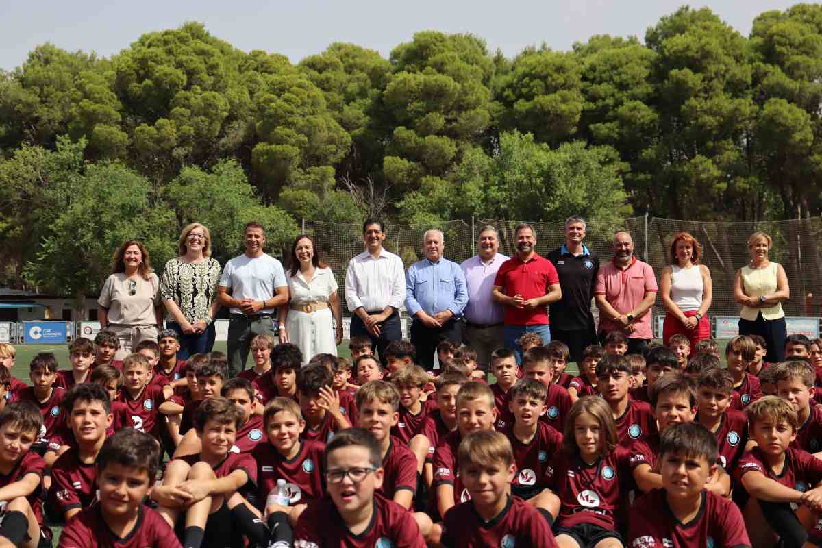 El vicepresidente segundo ha visitado el campus Andrés Iniesta Academy