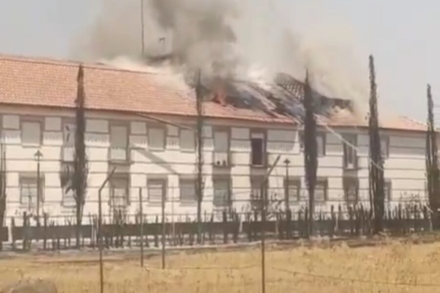 Desalojan a 30 personas por un incendio en un bloque de viviendas de Almagro