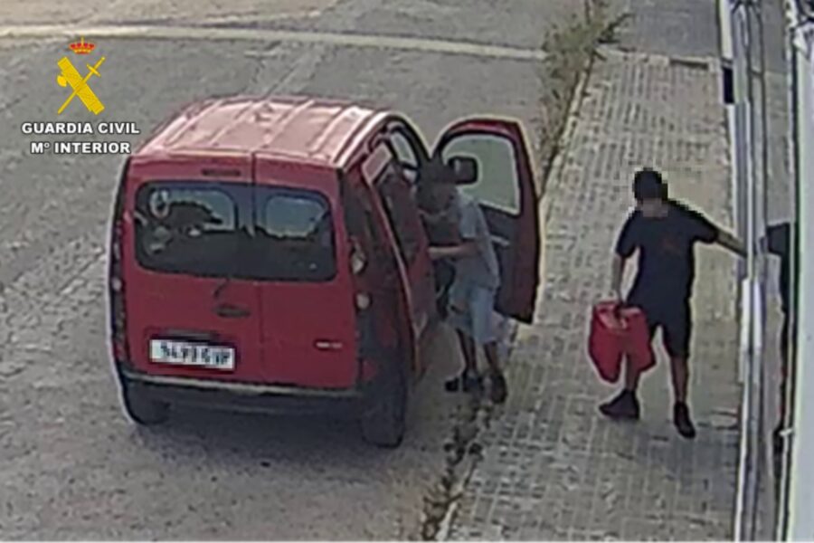 Un padre utiliza a su hijo menor y a un amigo para robar en una nave industrial de Tomelloso