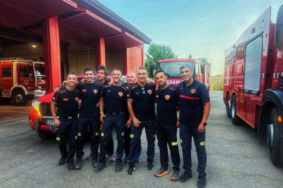 Bomberos de Albacete colaboran en la extinción del incendio forestal de La Mierla (Guadalajara)
