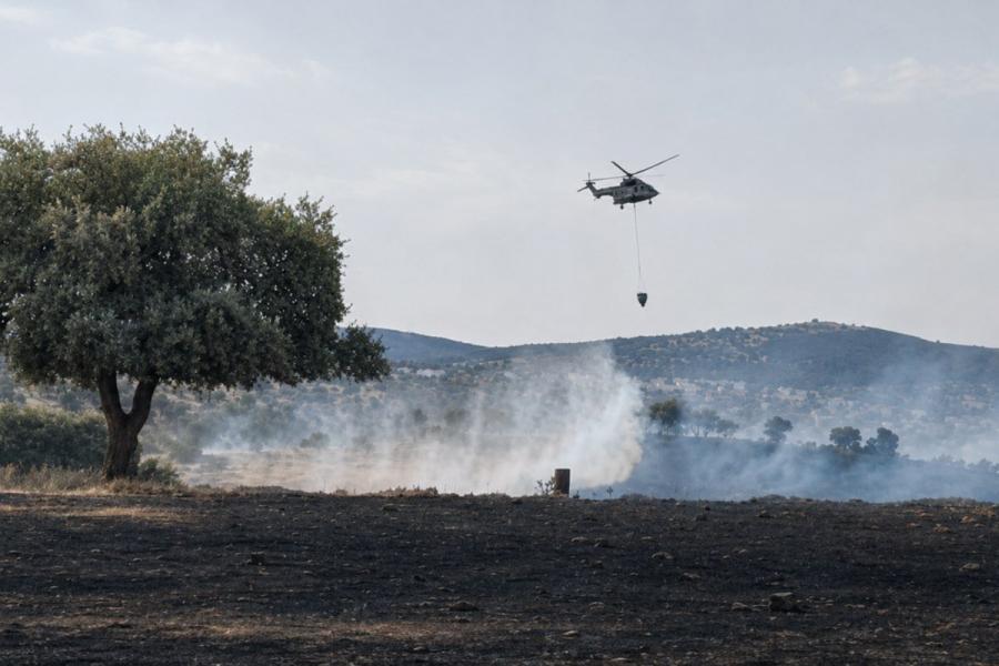 El incendio que obligó a confinar Hinojosas y Cabezarrubias queda estabilizado y sin riesgo para la población
