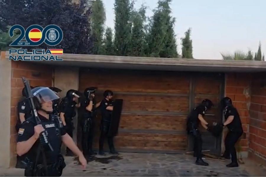 Canguros, corzos, terneros y perros en pésimas condiciones en una finca de Malagón con casi 1.000 plantas de marihuana