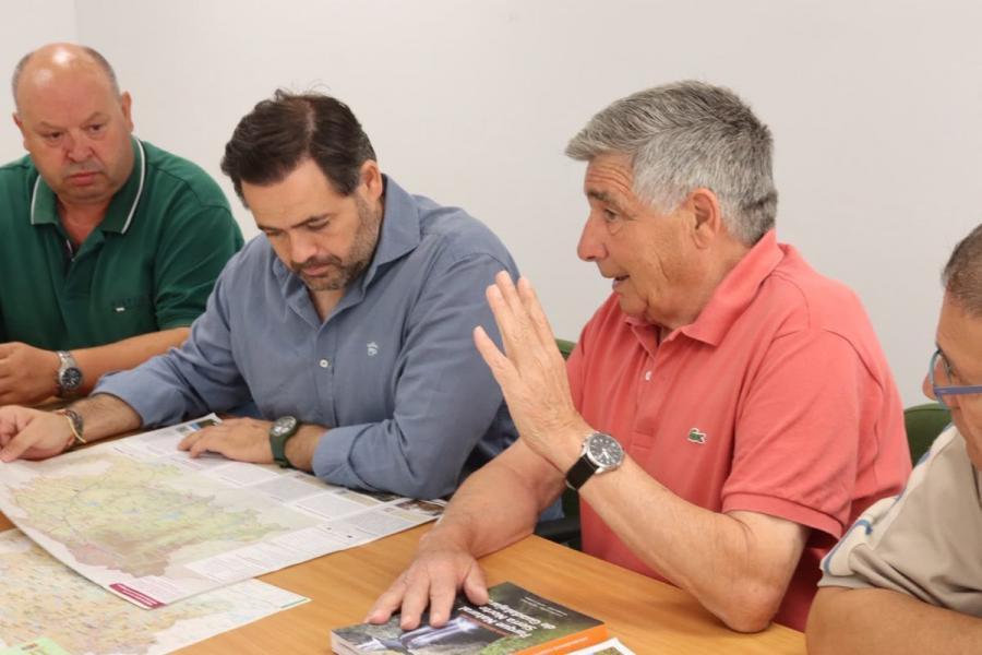 Núñez (PP) lamenta no poder entrar al Puesto de Mando del fuego de La Mierla y la Junta alega que es una zona restringida