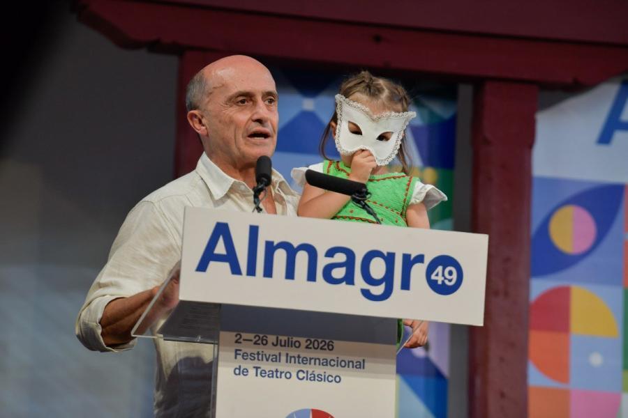 Pepe Viyuela recibe el Premio Corral de Comedias con un alegato por la palabra, la libertad y la esperanza
