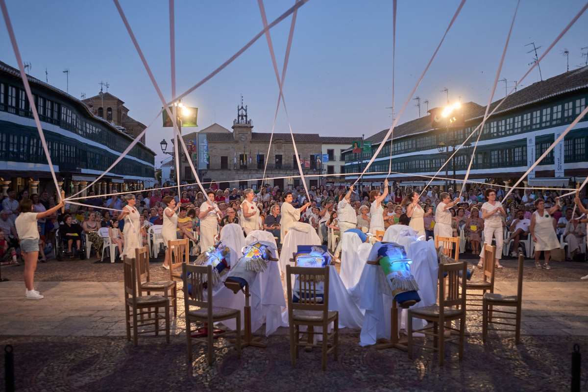 Una de las actividades llevadas a cabo en la Plaza Mayor de Almagro en el seno del Festival Internacional de Teatro Clásico