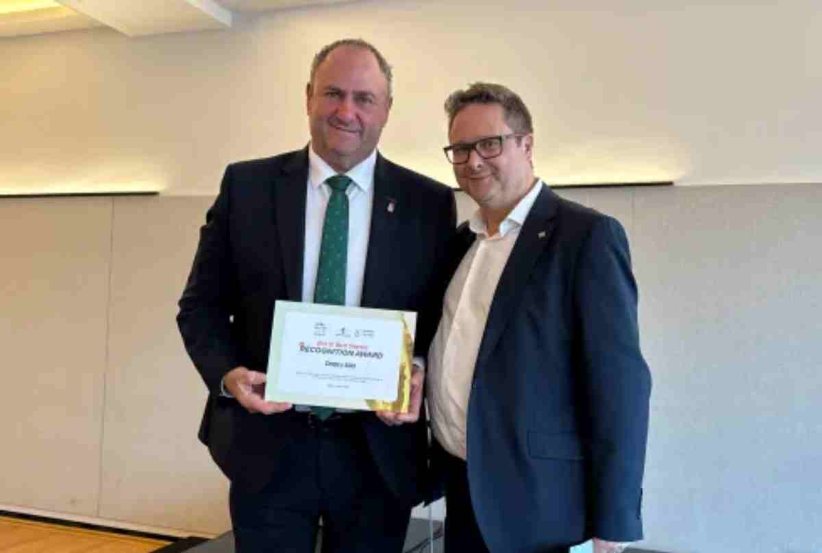 El consejero Martínez Lizán recoge el reconocimiento a Campo y Alma en el Congreso Mundial del Aceite de Oliva.