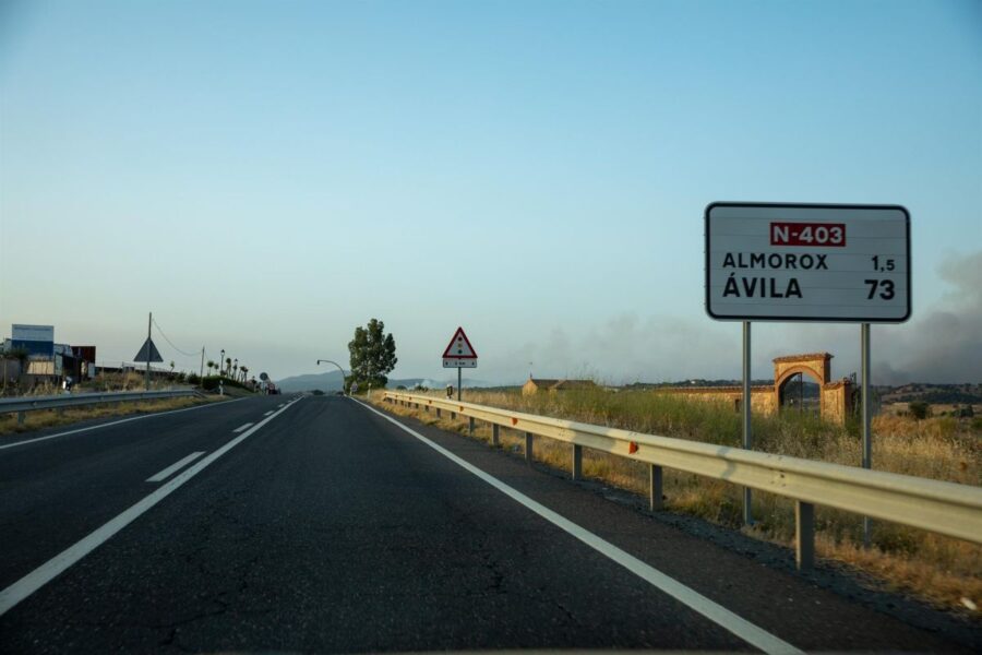 Confinan varias calles en una urbanización de Santa Cruz del Retamar (Toledo) por el incendio de Almorox