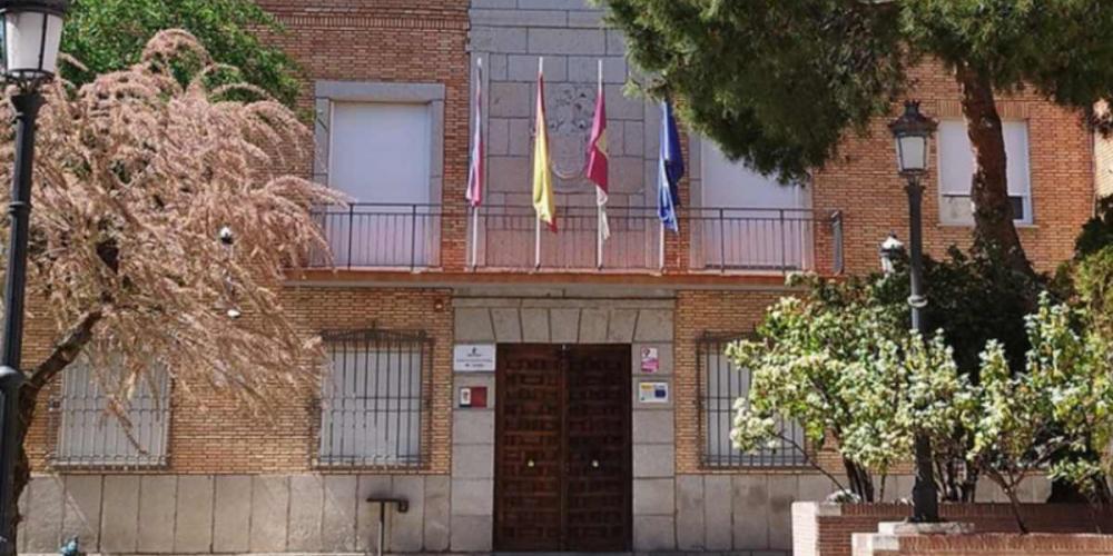 Fachada del Ayuntamiento de Alameda de la Sagra (Toledo)