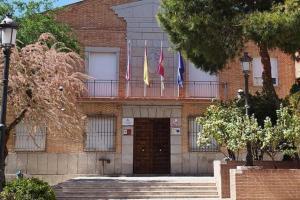Fachada del Ayuntamiento de Alameda de la Sagra (Toledo)