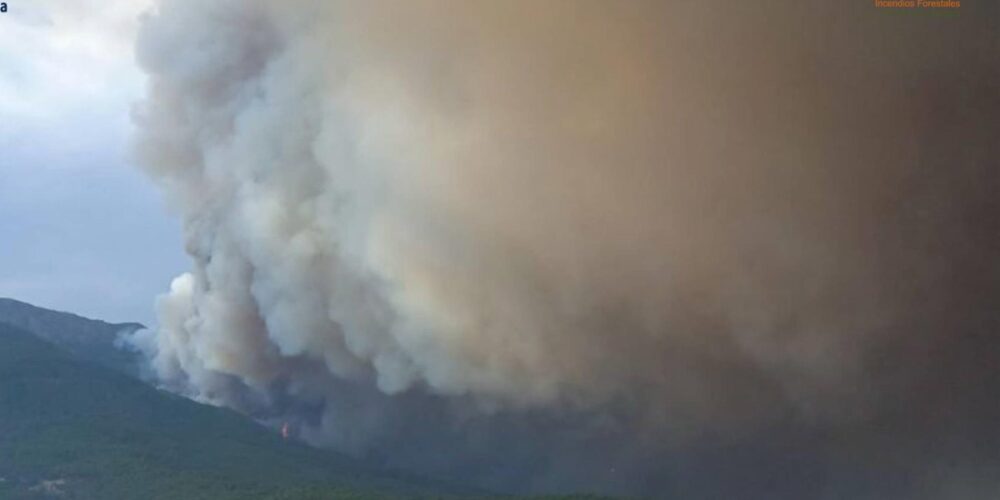 Humo del incendio de Burgohondo.