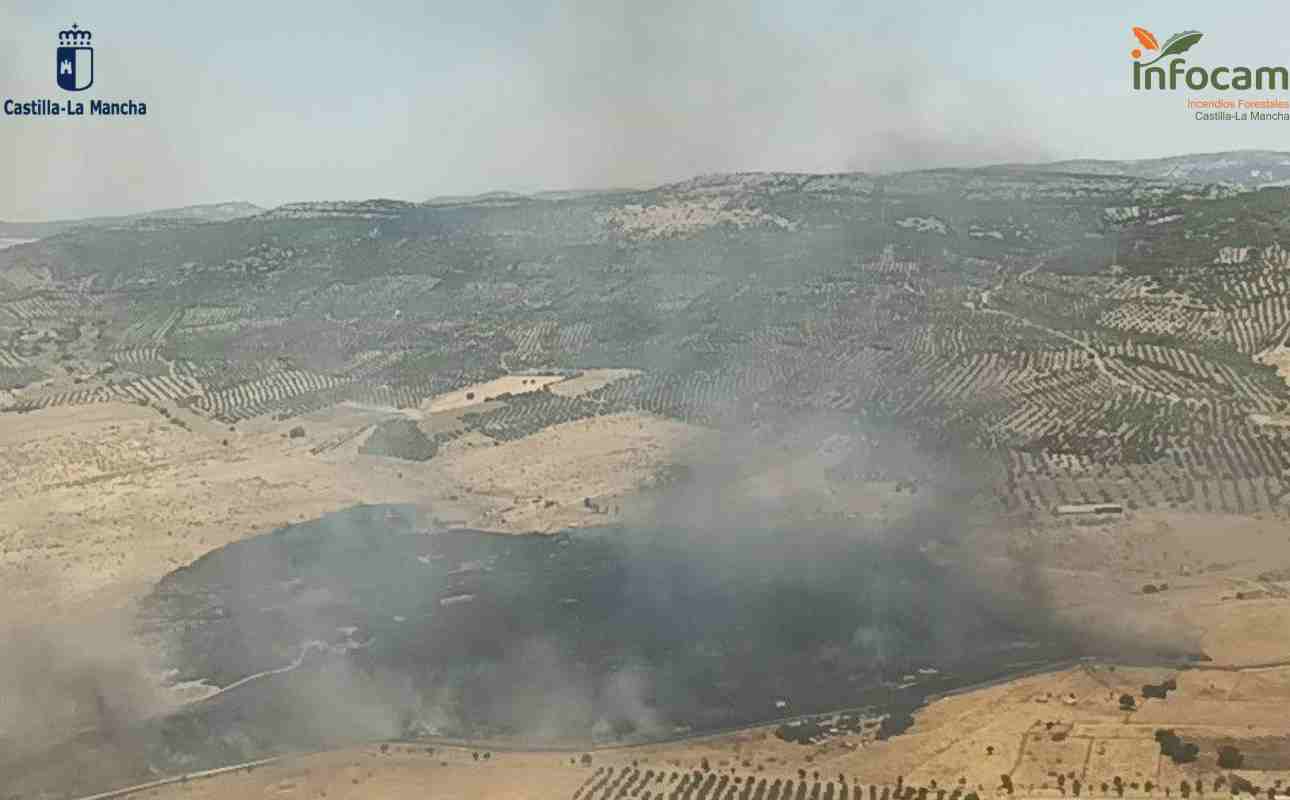 Incendio en Cabezarrubias del Puerto (Ciudad Real).