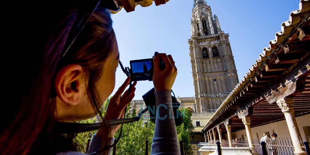 Una turista en la Catedral de Toledo. Rebeca Arango.