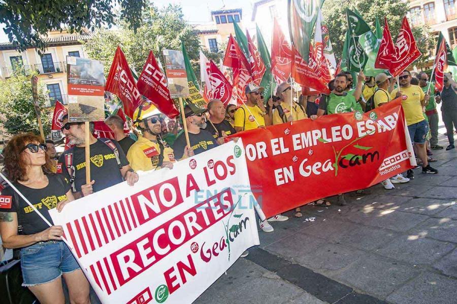 Fotos | Los bomberos forestales de CLM exigen en Toledo más personal y más duración de las campañas de extinción