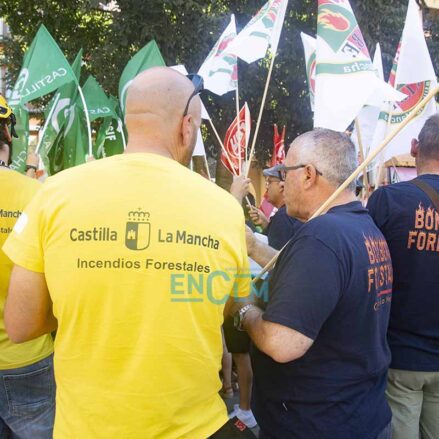 Fotos | Los bomberos forestales de CLM exigen en Toledo más personal y más duración de las campañas de extinción — imagen 4
