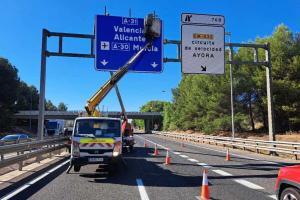 Imagen de equipos de mantenimiento de carreteras. Foto: Ministerio de Transportes