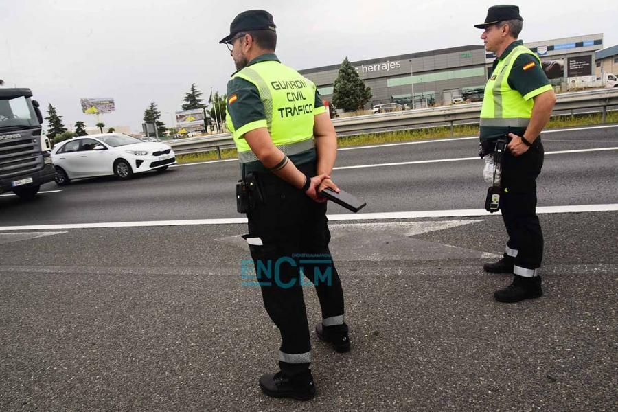 Cortada la A-40 en Alcázar del Rey en sentido Cuenca al volcar un camión con mercancía peligrosa