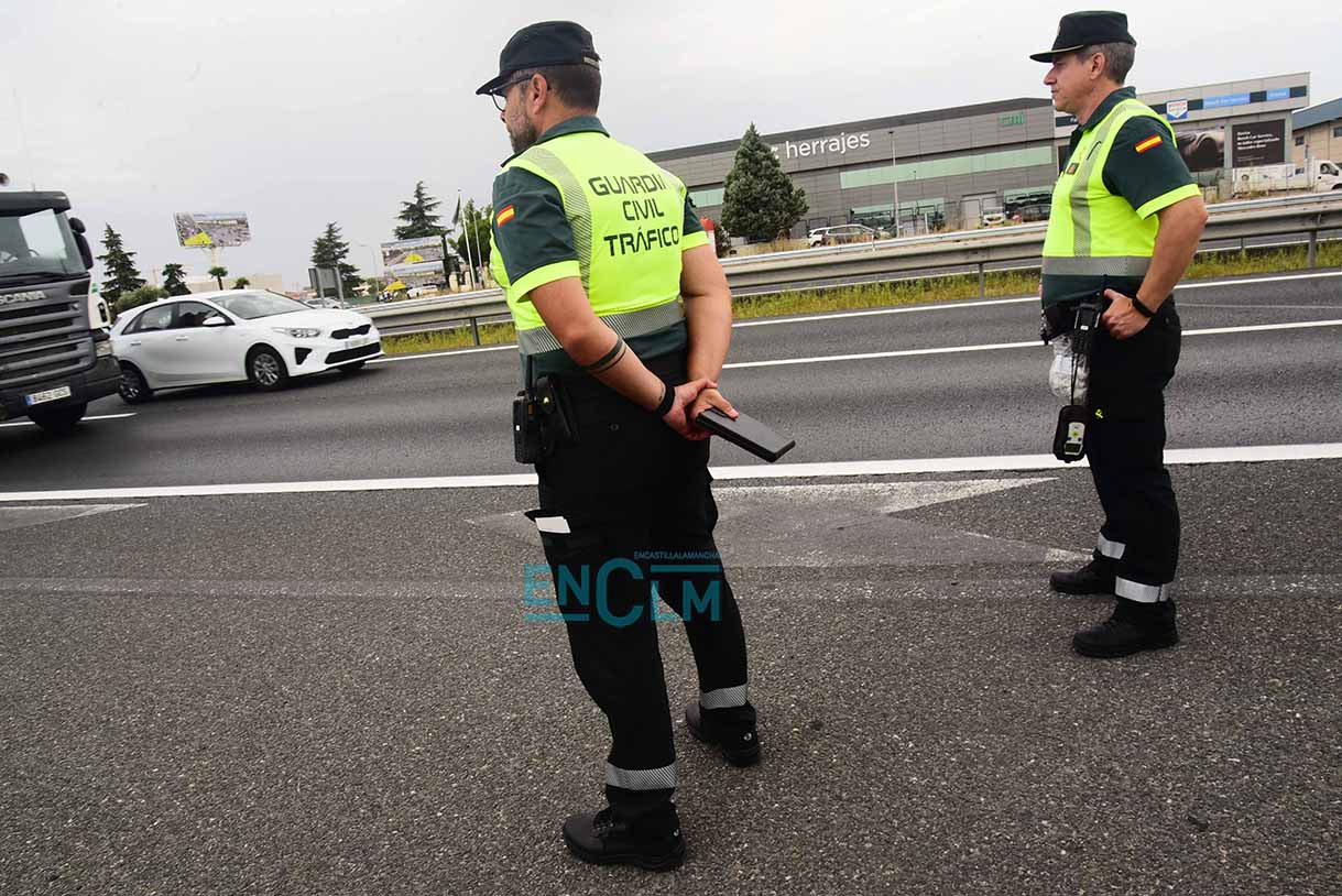 Imagen de archivo de varios agentes de la Guardia Civil de Tráfico - Foto: Rebeca Arango.