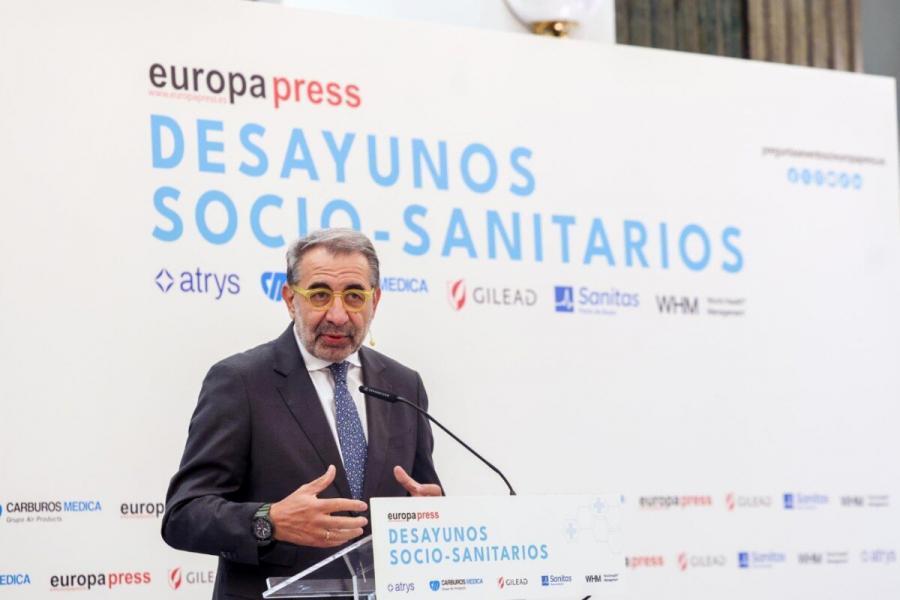 Fernández Sanz abre la puerta a su marcha como consejero de Sanidad, pero dice que tiene «más fuerza que nunca»